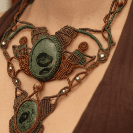 « L'Œil de la Forêt »  — Plastron